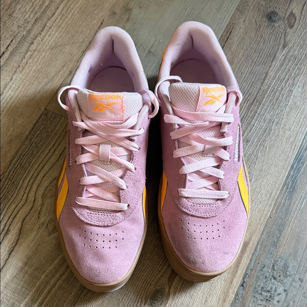 Woman's Fashion Sneakers Reebok Court Advance Surge Platform Sneaker